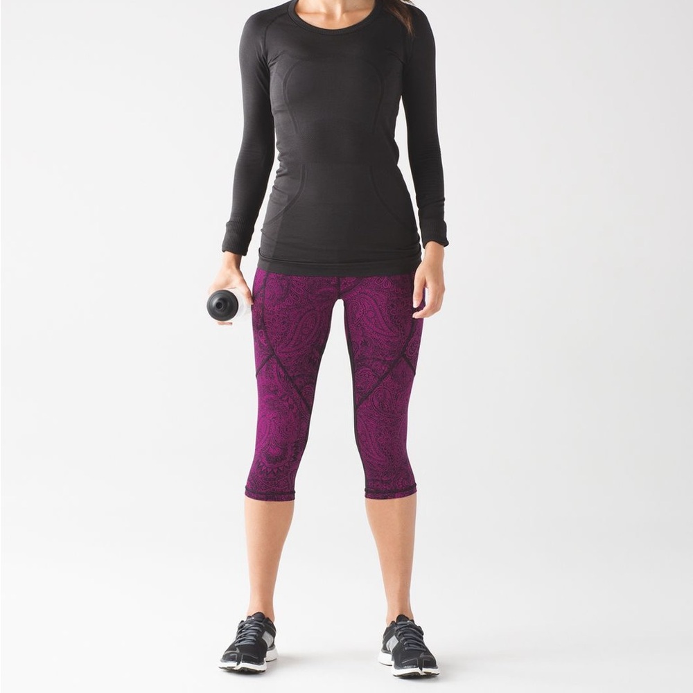 Lululemon Outrun 17" Crop Antique Paisley Deep Fuschia Black / Black - 6
